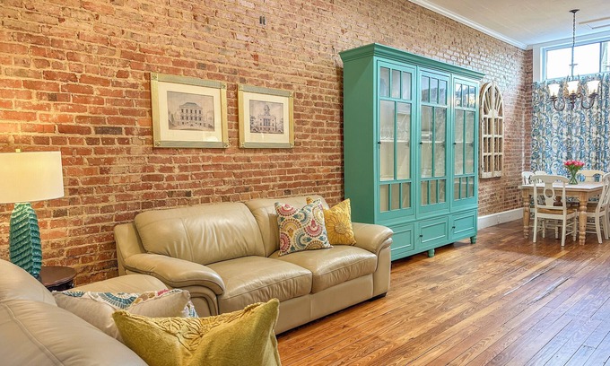 Troy Apartamento | Charming 2 BR/2 bath in Historic District - Rent 1 Suite or Both/8-16 people!