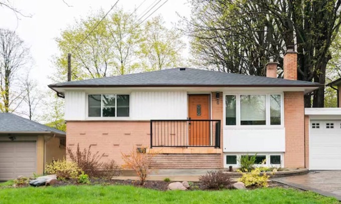 North York Casa | Charming 2-BR Apt | Private Entry | Self Check-in | Parking | 15min→Downtown