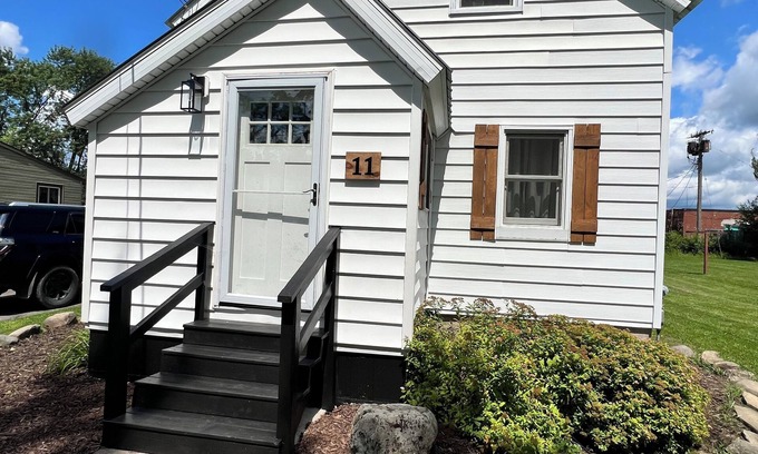 Potsdam Casa | Charming 2 BR home - newly renovated