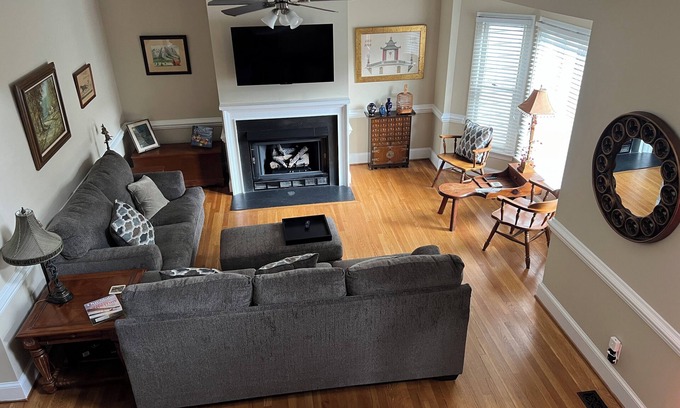 Greensboro Casa | Charming 2 BR townhome with office. Great central location near airport!