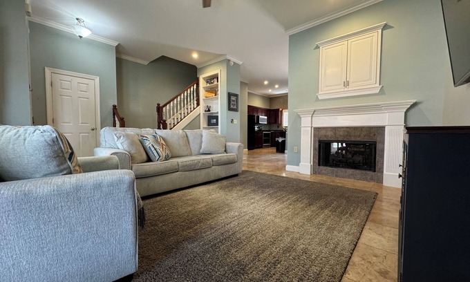 Memphis Casa | Charming 2 brd townhome with private 2 car garage in marvelous downtown Memphis