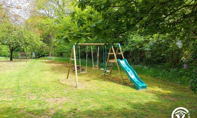Montenay Cabaña | Acogedora casa rural en Montenay para 2 personas con jardín y comodidades compartidas