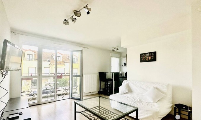 Trappes Apartamento | Charming 2-room apartment near Paris!
