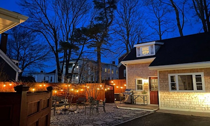 Oakdale Cabaña | Charming 2-Story Cottage with Hot Tub, Near Downtown and Back Cove.
