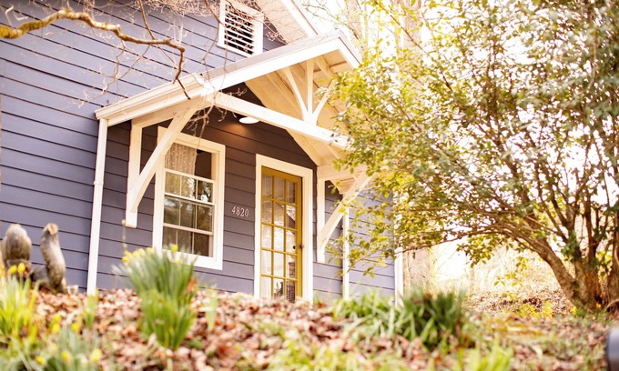 Knoxville Cabaña | Charming 2bd/2ba cottage close to Downtown and the Smokies