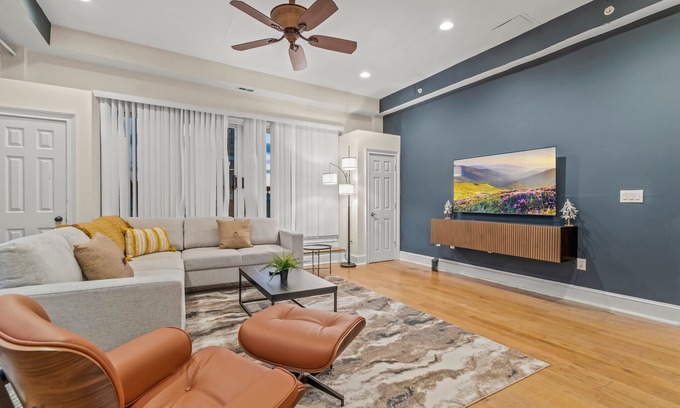 Old City Apartamento | Charming 2BD by Independence Hall | Sleeps 6