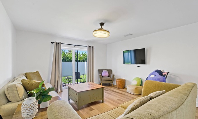 Iona Casa | Charming 2BD Near Ft. Myers Beach