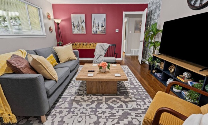 Fort Worth Casa | Charming 2BD: TCU Walkable, Blissful & Joyful !
