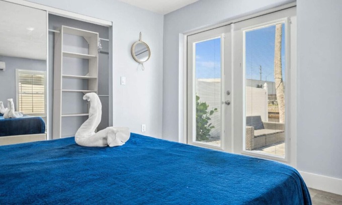 Redevelopment Area Casa | 2BD Cozy Naples Home by the water