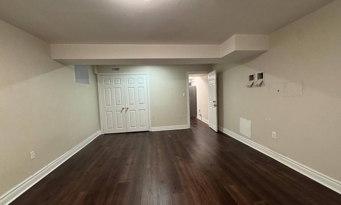 Brampton Casa | Charming 2bedroom house with WiFi, AC in Brampton