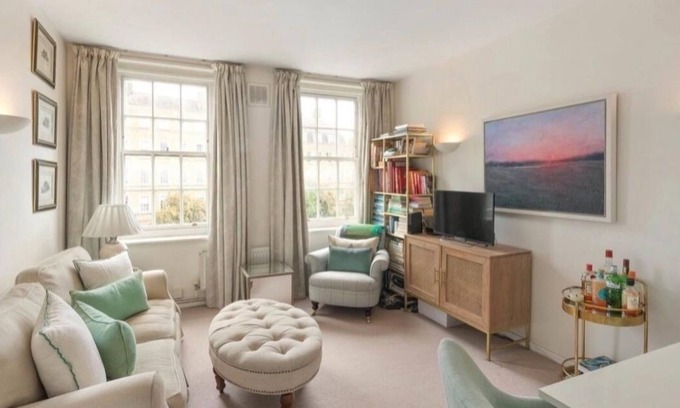 St. Mary's Park Apartamento | Charming 2BR Battersea Flat in secure mansion block