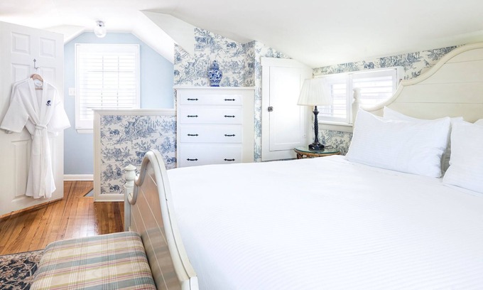 South Rehoboth Apartamento | Charming 2BR Cottage | Porch & Full Kitchen