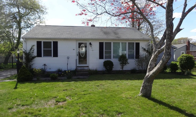 Narragansett Casa | Charming 2BR cottage, new deck, grill, AC, open floor plan, Washer/Dryer & MORE!