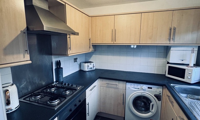 Abbey Condominio | Charming 2BR Home Minutes from central London