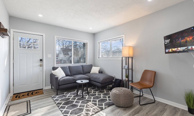 Lansing Casa | Charming 2BR South Lansing Retreat Close to MSU & Downtown