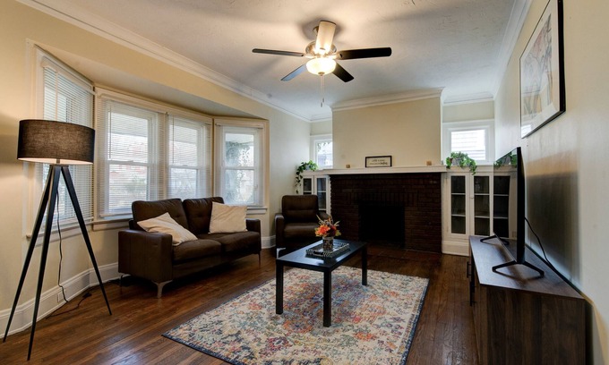 Cleveland Apartamento | Charming 2BR 1 bath in the heart of CLE Heights