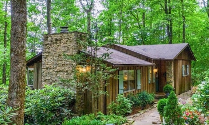 Mirror Lake Casa | Charming 3/2.5 Cottage in Mirror Lake Near Downtown!!!