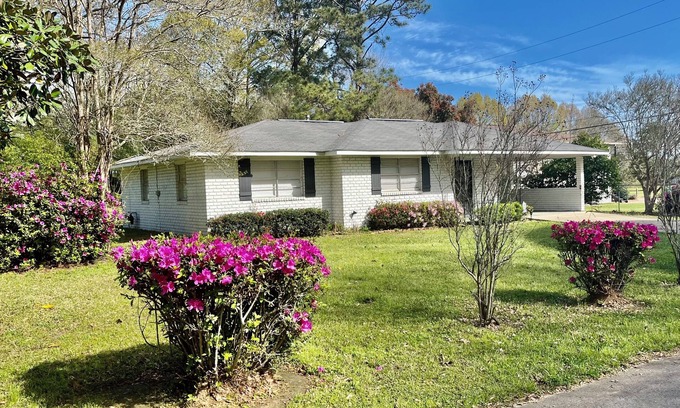 St. Francisville Casa | Charming 3-bedroom house in the heart of Saint Francisville La.