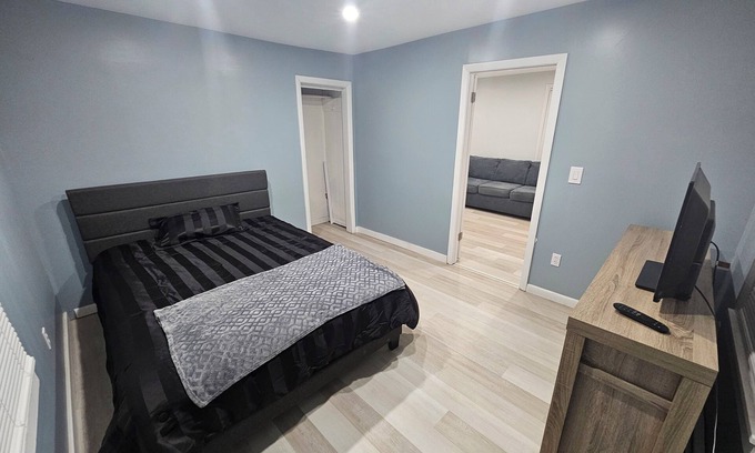 Taftville Apartamento | Charming 3-Bdrm 2-Bath and Office. Smart T.V. All utilities included and WiFi