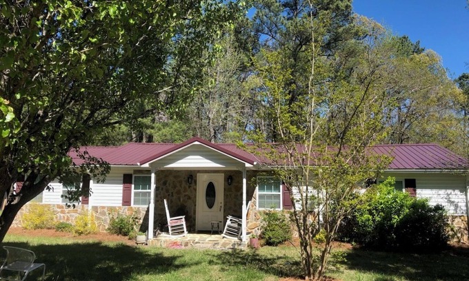 Bennett Cabaña | Charming 3-BDRM cottage w/ WiFi, AC in peaceful Staley, NC. Greensboro/Asheboro