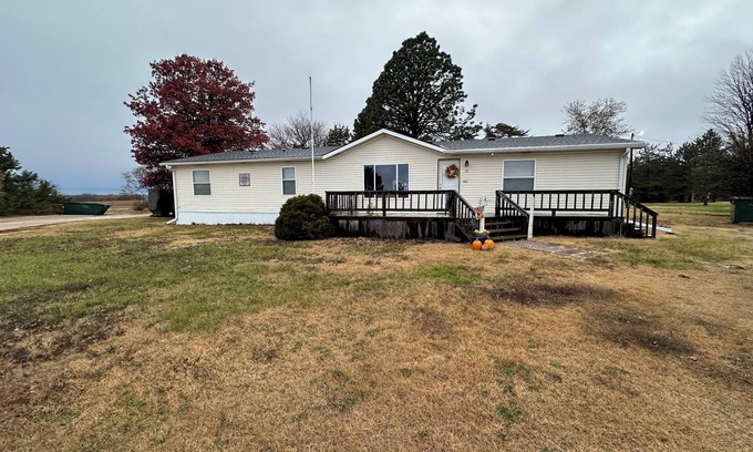 Inavale Casa | Charming 3-bdrm house with AC & WiFi in Northbranch Kansas, Northcentral Kansas