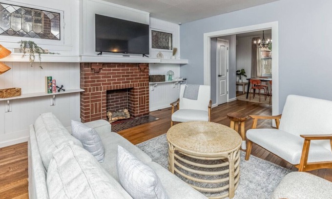 Forest Hills Casa | Charming 3-Bdrm in Pittsburgh