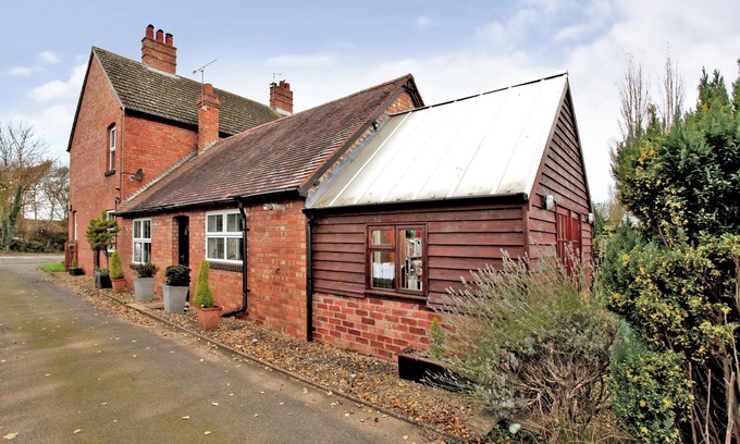 Shelsley Beauchamp Casa | Charming 3 Bed Home with Garden & Parking near Worcester