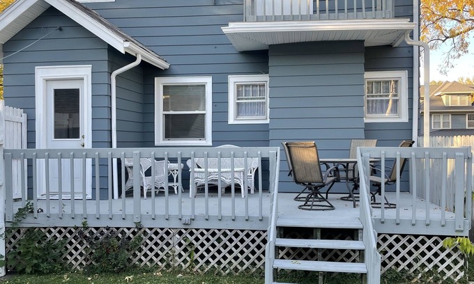 Kutzky Park Casa | Charming 3 bed 1 bath home. 1 block to St. Mary's. 10 min walk to Mayo downtown.