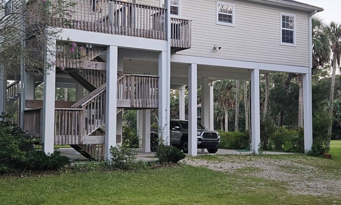 Crawfordville Casa | Charming 3 bed 2 bath house with amazing views, located in Spring Creek, Florida