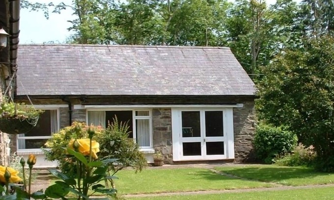 Pencader Cabaña | Charming 3-Bed Cottage in Llandysul