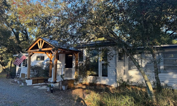 Shallotte Cabaña | Charming 3 bed cottage on Saucepan Creek near Ocean Isle beaches!!