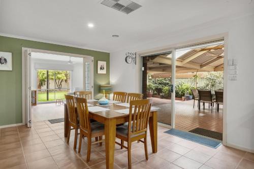 Werribee Casa | Charming 3-Bed Family Home with Amazing Garden