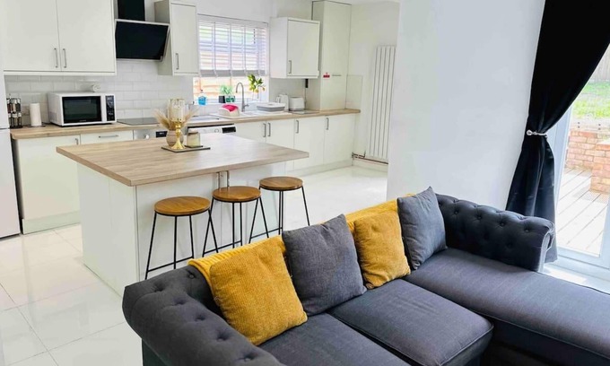 Woodthorpe Casa | Charming 3-Bed Home Minutes From City Centre