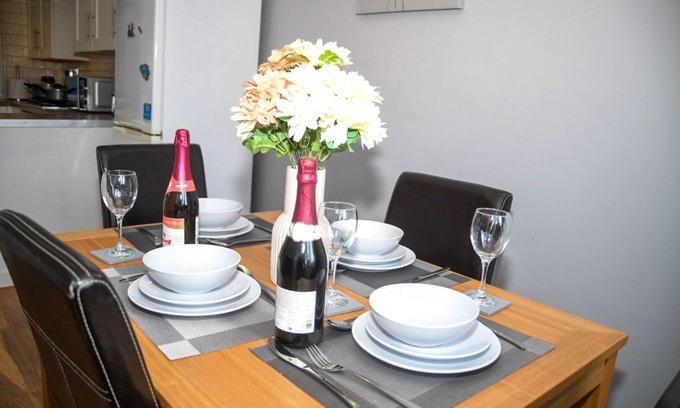 Willenhall Casa | Charming 3-Bed Home in Midlands, Ideal for Contractors, Families, and Friends!"
