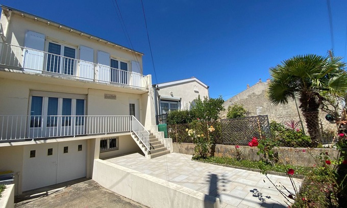 Fouras Casa | Casa de vacaciones con jardín y garaje, cerca de playas y centro, ideal para 5 pers.