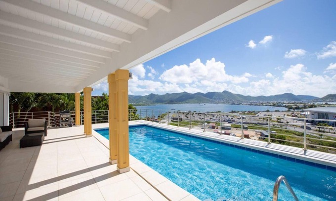 Lowlands Villa | Charming 3-bed Villa in Maho