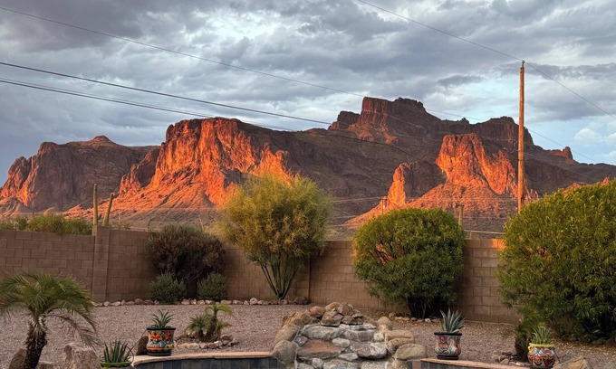 Apache Junction Casa | Charming 3-bedroom house with WiFi, AC and pool in Apache Junction!