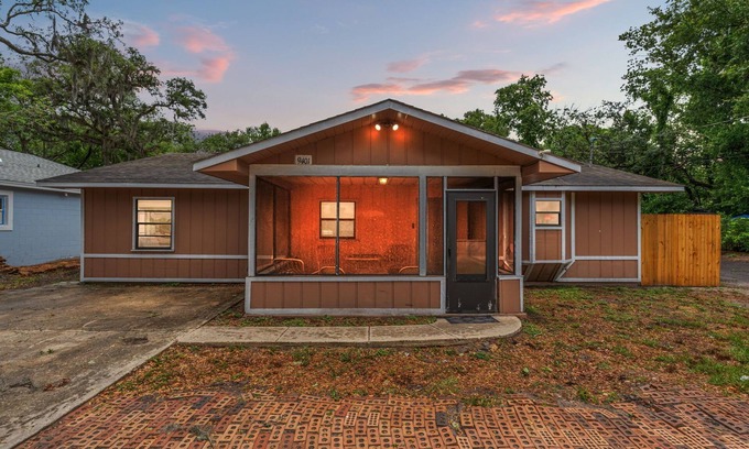 Port Richey Casa | Charming 3-bedroom house with AC, WiFi in amazing New Port Richey