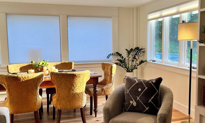 Shelburne Falls Apartamento | Charming 3-Bedroom Family Retreat, DOWNTOWN Shelburne Falls. Walk to Everything!