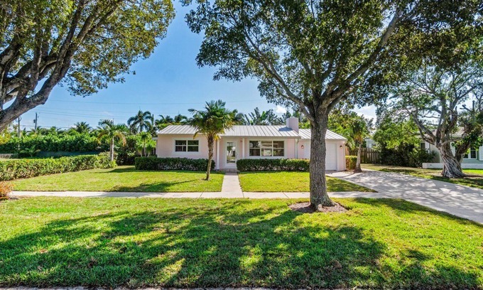 Southside Casa | Charming 3-bedroom house in wonderful West Palm Beach with WiFi & new A/C.