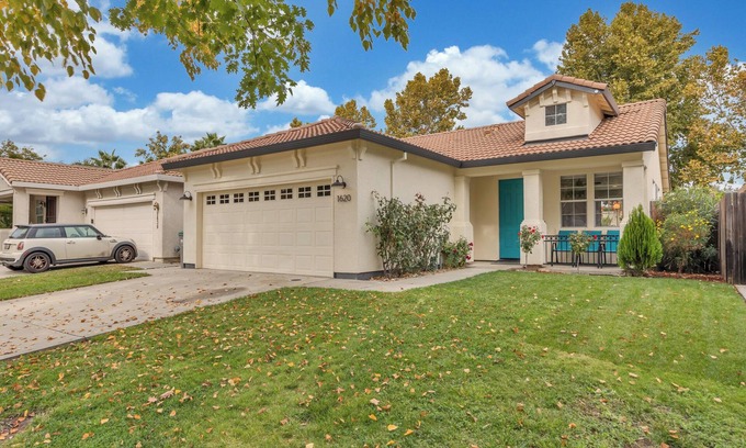 West Sacramento Casa | Charming 3-bedroom house 20 minute walk to the river.