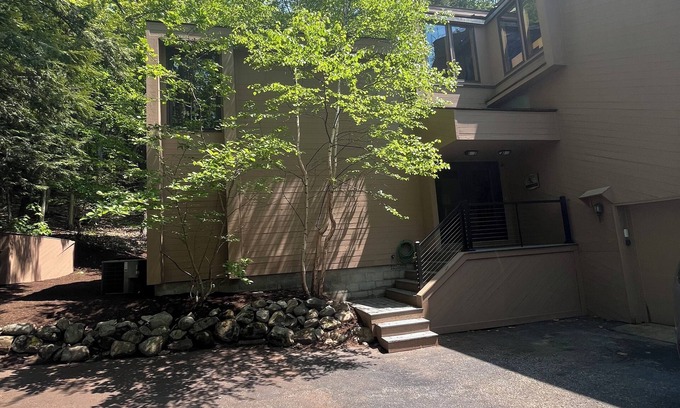 Birchwood Farms Casa | Charming 3-bedroom home located in beautiful Birchwood in Harbor Springs