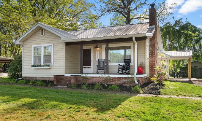 Sylvan Heights Casa | Charming 3-bedroom house with WiFi, AC in beautiful Hendersonville