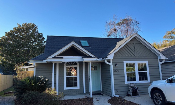 Mount Pleasant Cabaña | Charming 3-bedroom cottage with WiFi, AC in Mount Pleasant
