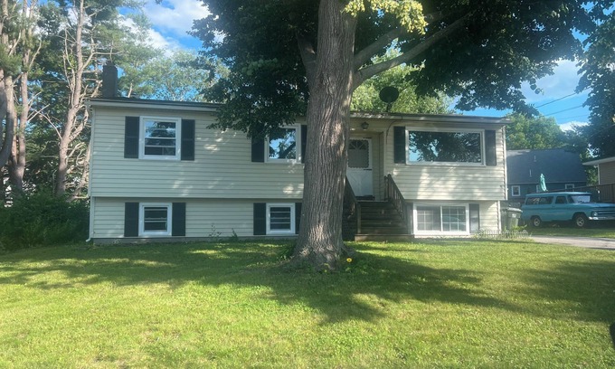 South Portland Apartamento | Charming 3-bedroom apartment in South Portland, close to downtown.