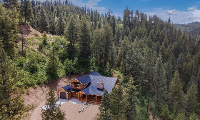 Garden Valley Cabina | Charming 3-bedroom Mountain Home in Garden Valley-The Potato Shed