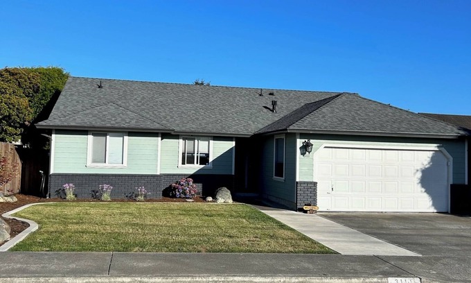 McKinleyville Casa | Charming 3-bedroom house in McKinleyville with fitness room-Near beach & Airport