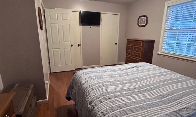 Mountain City Casa | Charming 3-bedroom house in Mountain City beautiful big coy pond in backyard