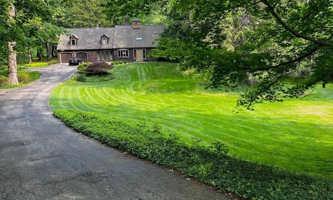 Olmsted Falls Casa | Charming 3-bedroom house. Nature + Comfort near Cleveland