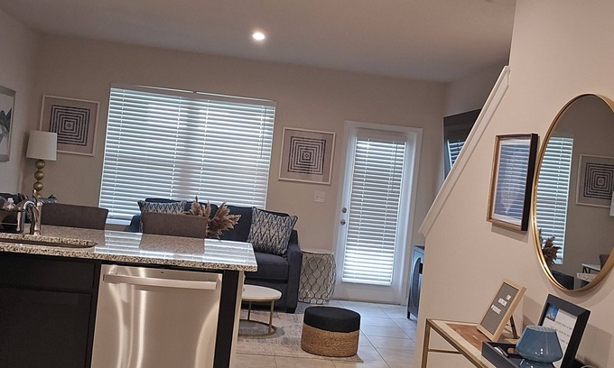 South Daytona Casa | Charming 3-bedroom house with WiFi and AC in sunny South Daytona